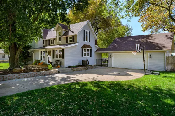 604 W 5th Ave, Cheney, KS 67025