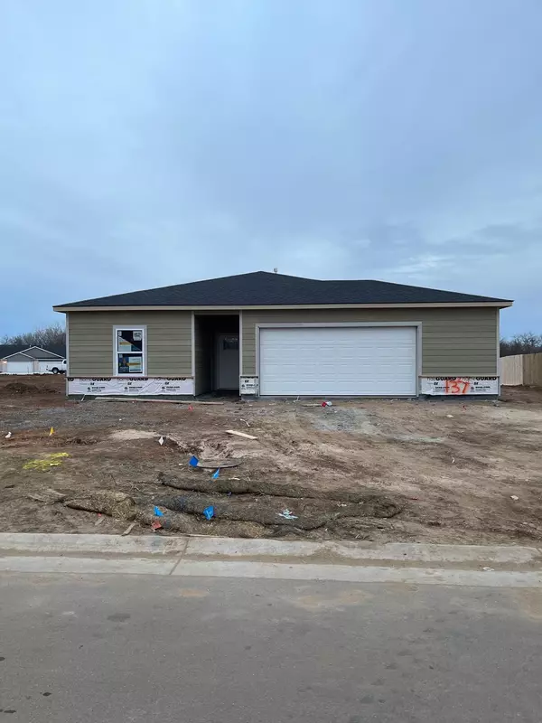 137 E Burlington Dr, Mulvane, KS 67110