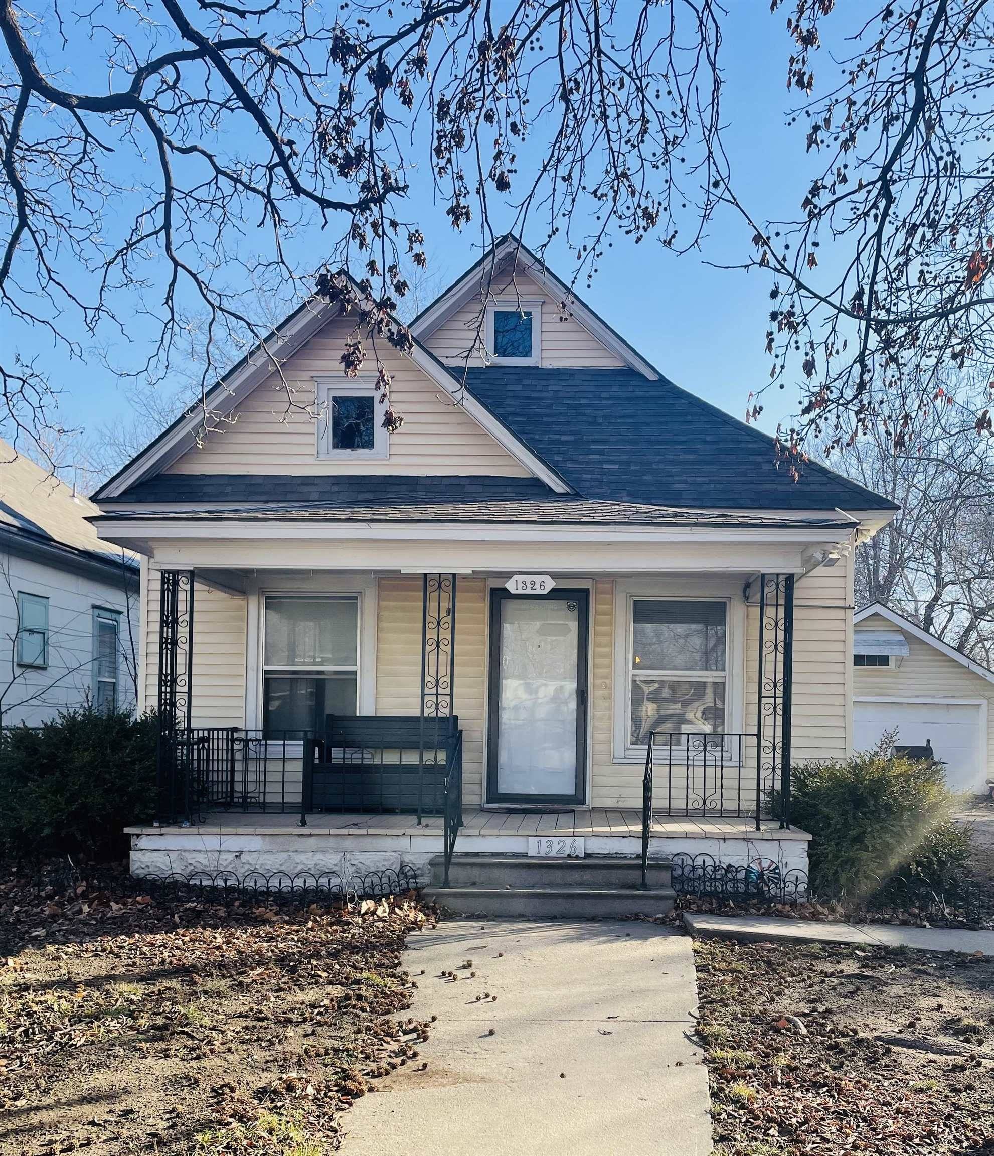 1326 S Laura Ave, Wichita, KS 67211