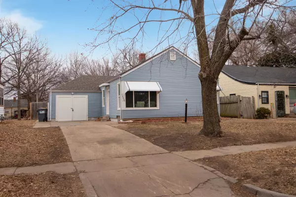 1048 N Pershing Ave, Wichita, KS 67208