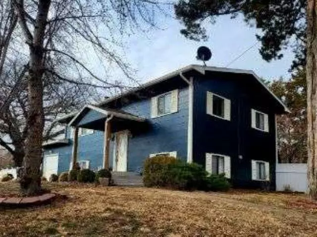 501 W 9th, Newton, KS 67114