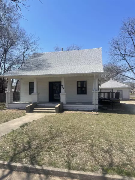 825 N Linden St, Belle Plaine, KS 67013