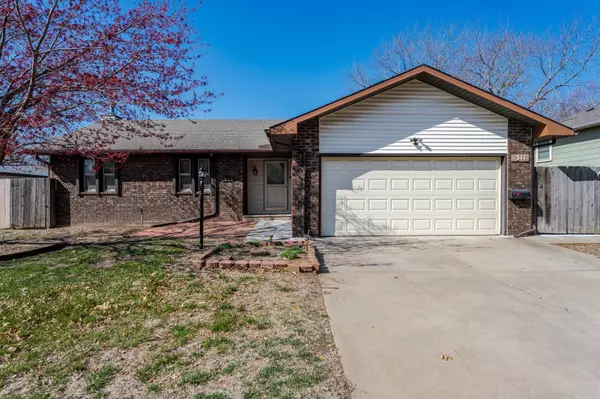 311 E VALLEY VIEW ST, Derby, KS 67037