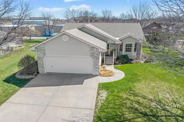 2904 Wildwood Way, North Newton, KS 67117