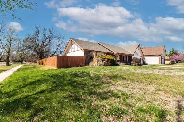 Wichita, KS 67226,2307 N Inwood Cir