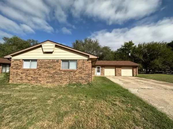 320 E Wood St, Clearwater, KS 67026