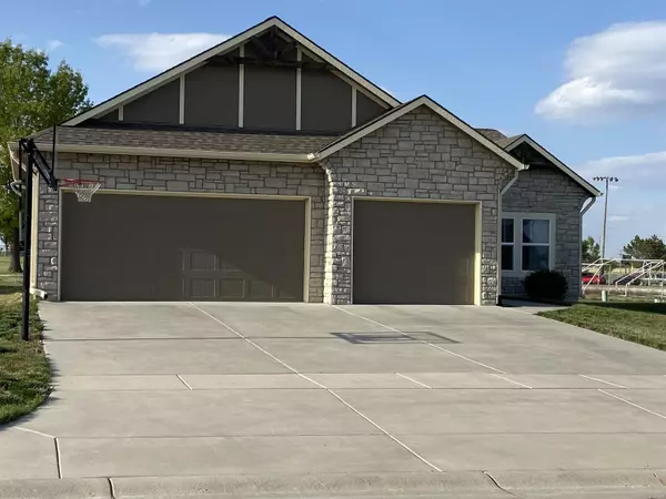 932 Cedar Brook Cir,  Mulvane,  KS 67110
