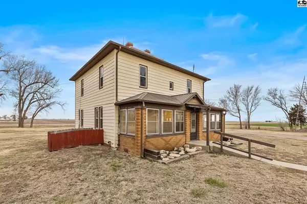 10416 N Burmac Rd, Moundridge, KS 67107