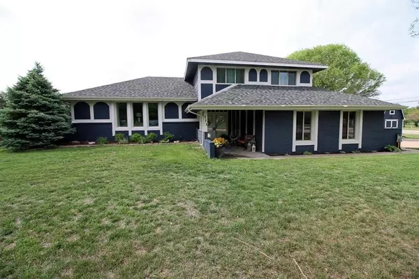 111 E Kerry Lynn Dr, Andover, KS 67002