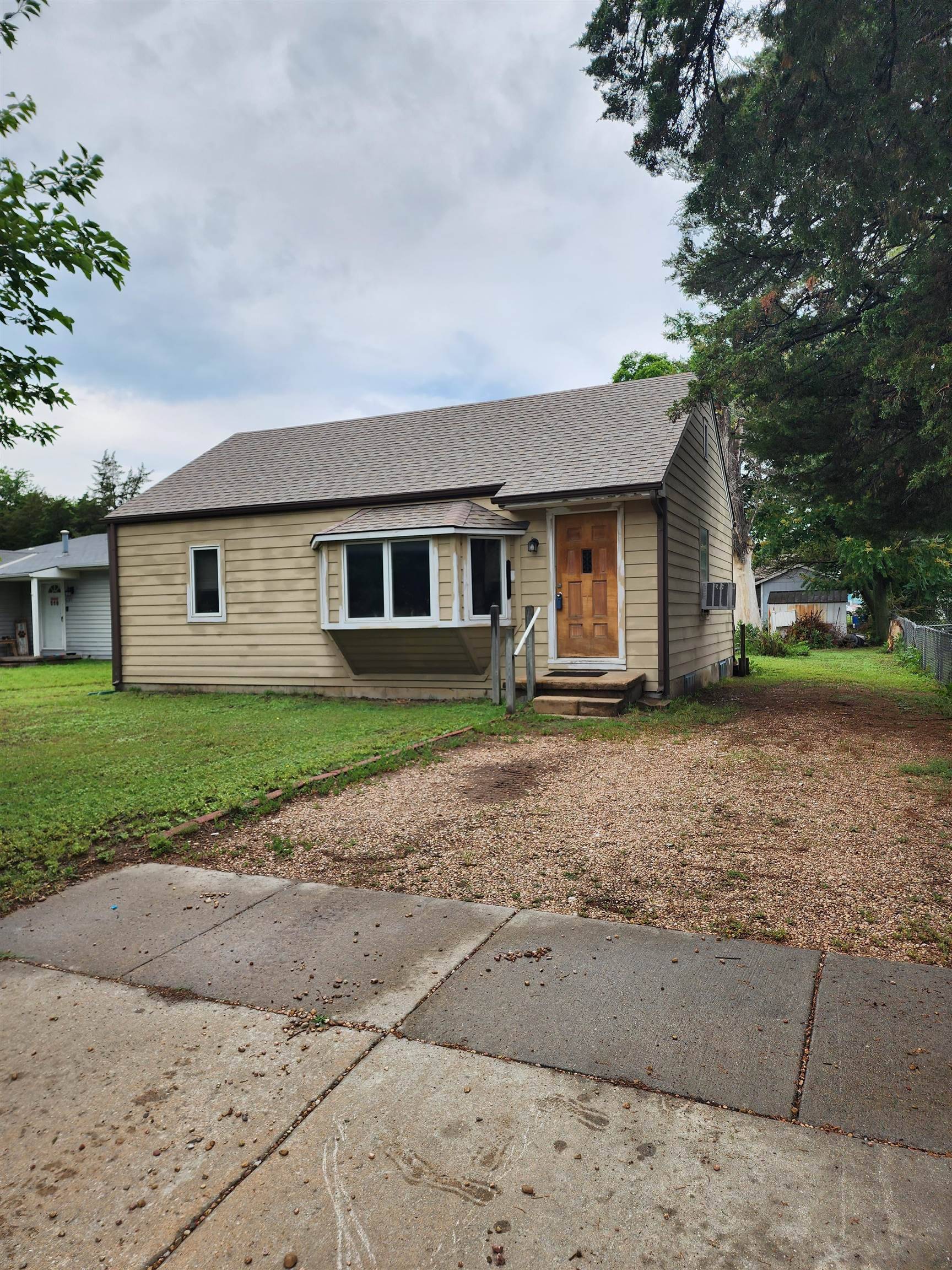 637 N Baehr St, Wichita, KS 67212