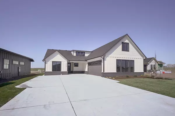 8368 Waterway Ct, Maize, KS 67101