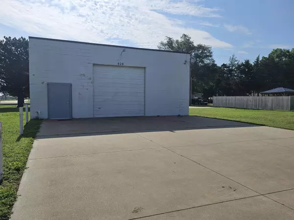 926 N Biermann St, Garden Plain, KS 67050