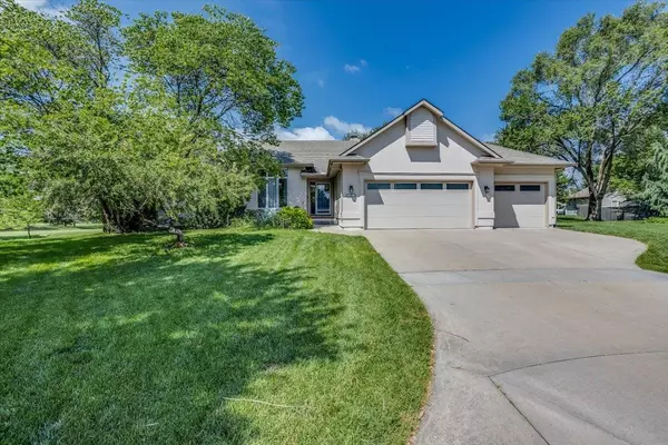 201 Bent Tree Ct, Andover, KS 67002