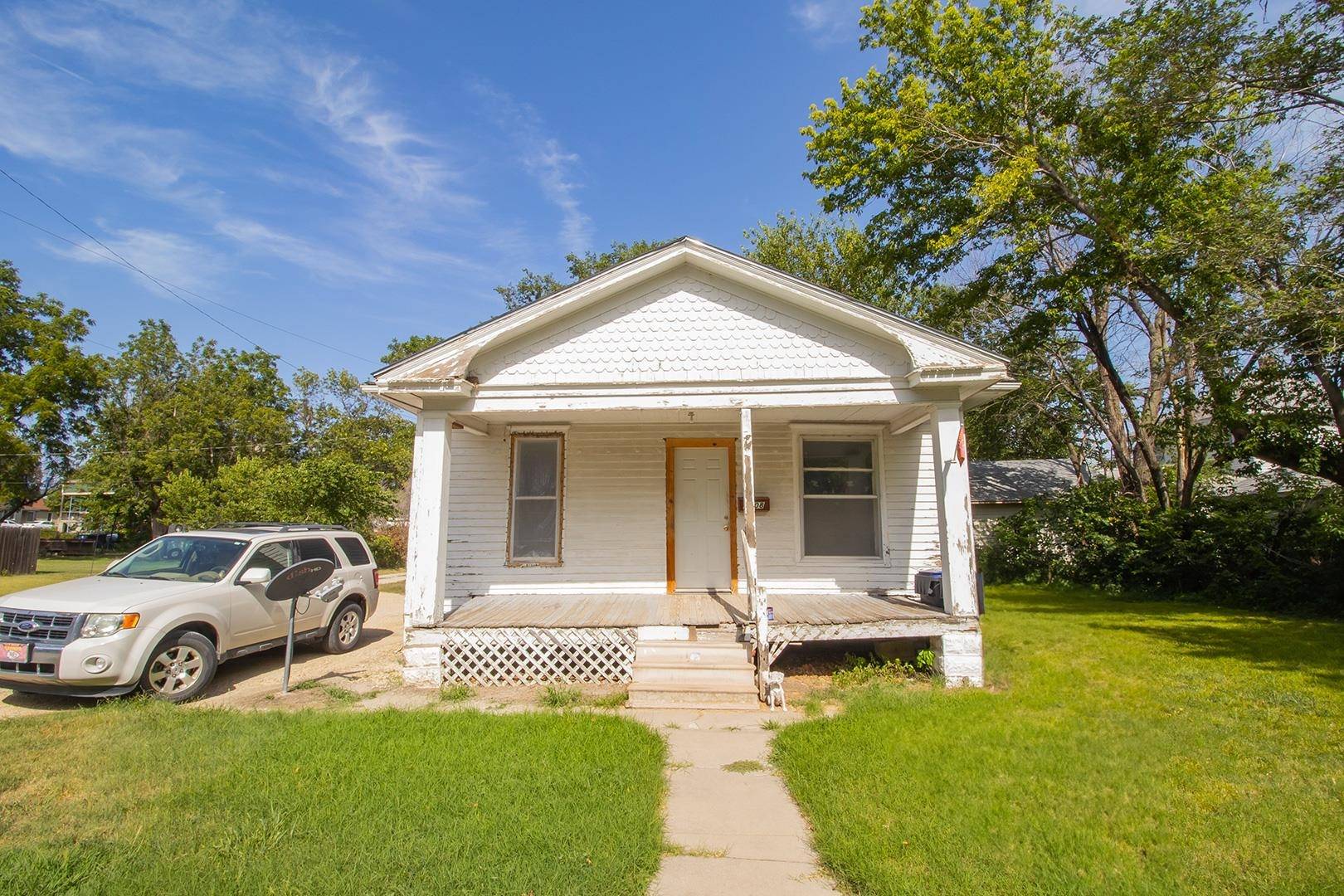 Newton, KS 67114,1008 OAK ST