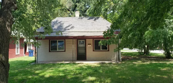 120 E Adams Ave, Sterling, KS 67579