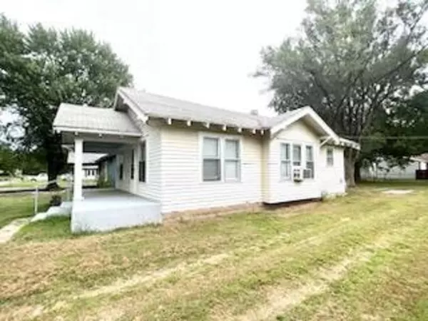 Arkansas City, KS 67005,1124 N 5th