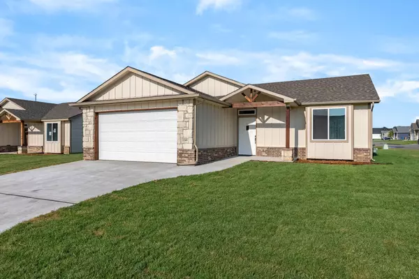 1205 E Park Glen CT, Clearwater, KS 67026