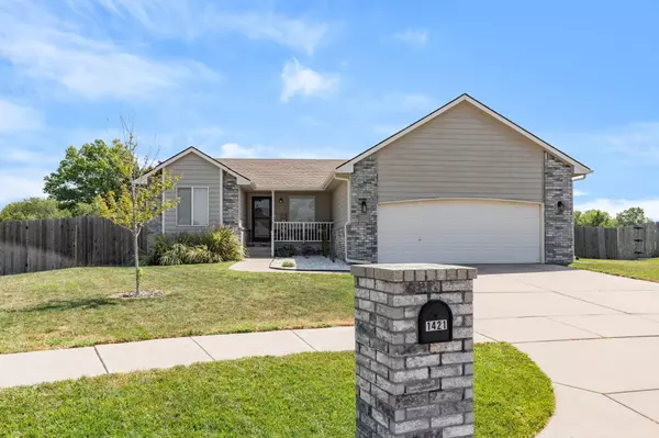 1421 E Rough Creek Pl, Derby, KS 67037-8568