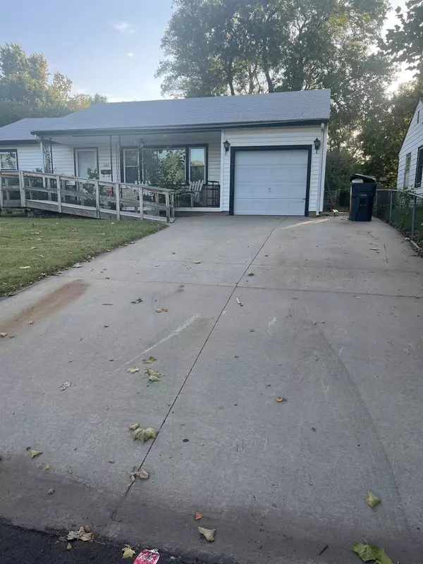 121 Stearns Ave, Haysville, KS 67060