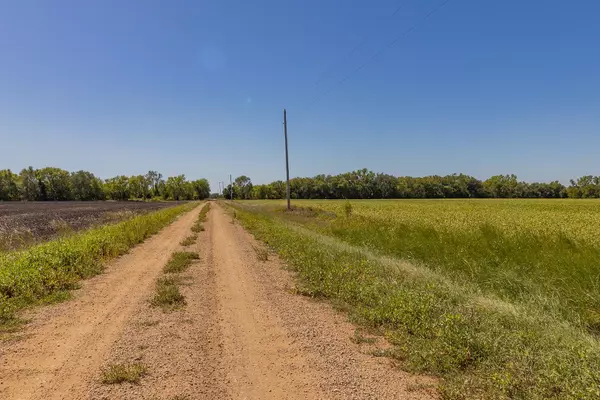 Minneapolis, KS 67467,67.7 +/- Acres 112th Rd.