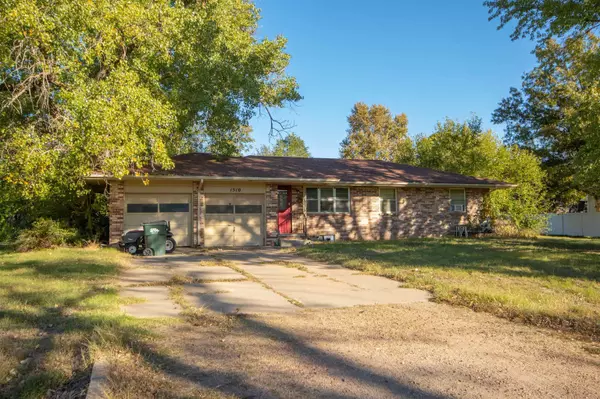 1510 Linda Ln, Hutchinson, KS 67502