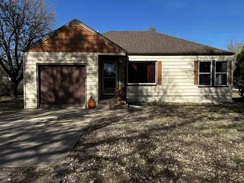 122 W ROGERS, Bentley, KS 67016