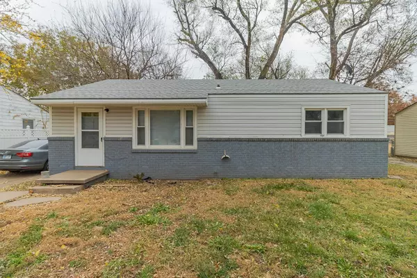 322 S German Ave, Haysville, KS 67060