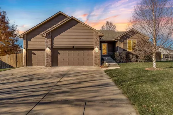 616 E Rolling View Ct, Park City, KS 67147