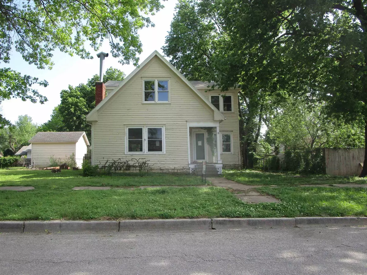 Winfield, KS 67156,915 E 12TH