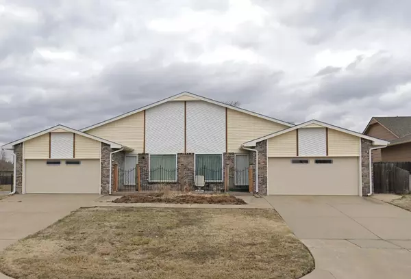 8702-8704 E Longlake Cir, Wichita, KS 67207