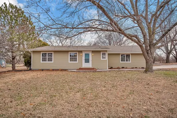 904 S Kansas Ave, Newton, KS 67114