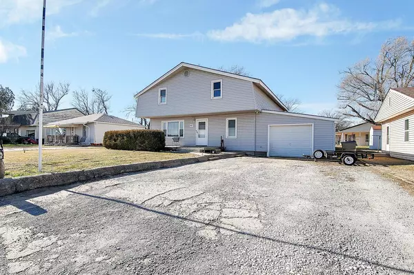 425 N Williams St, Udall, KS 67146