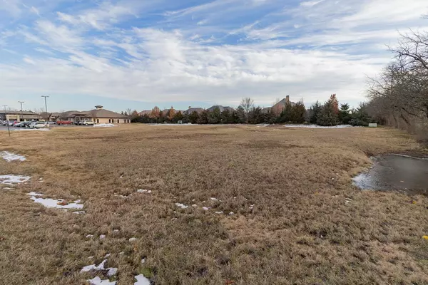 Wichita, KS 67206,0.93 +/- Acres E. 21st St. N.