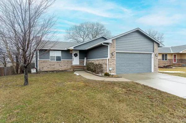 736 S Longbranch Dr, Maize, KS 67101