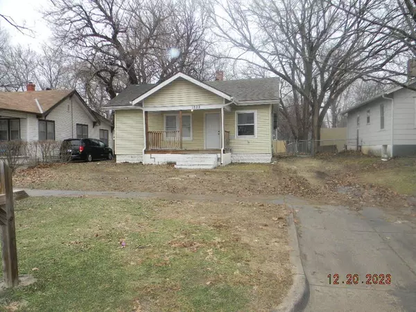 1232 S Ida Ave, Wichita, KS 67211