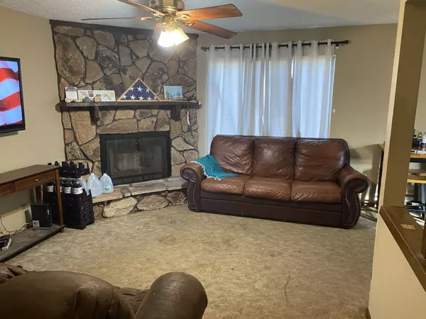 Belle Plaine, KS 67013,1018 N English CT