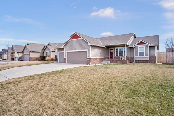 Newton, KS 67114,302 Springlake Ct