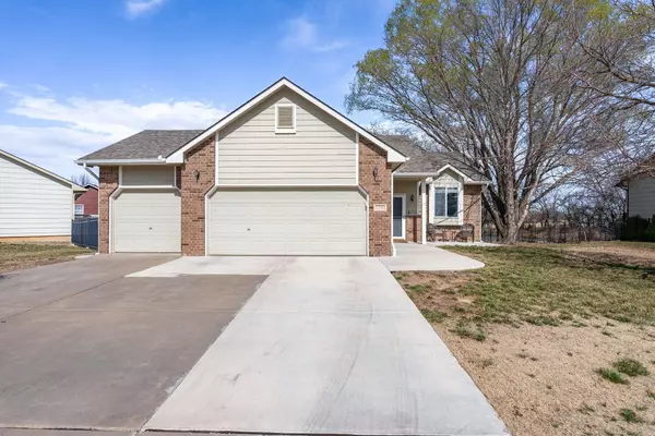 1736 N Walnut Creek Dr, Derby, KS 67037