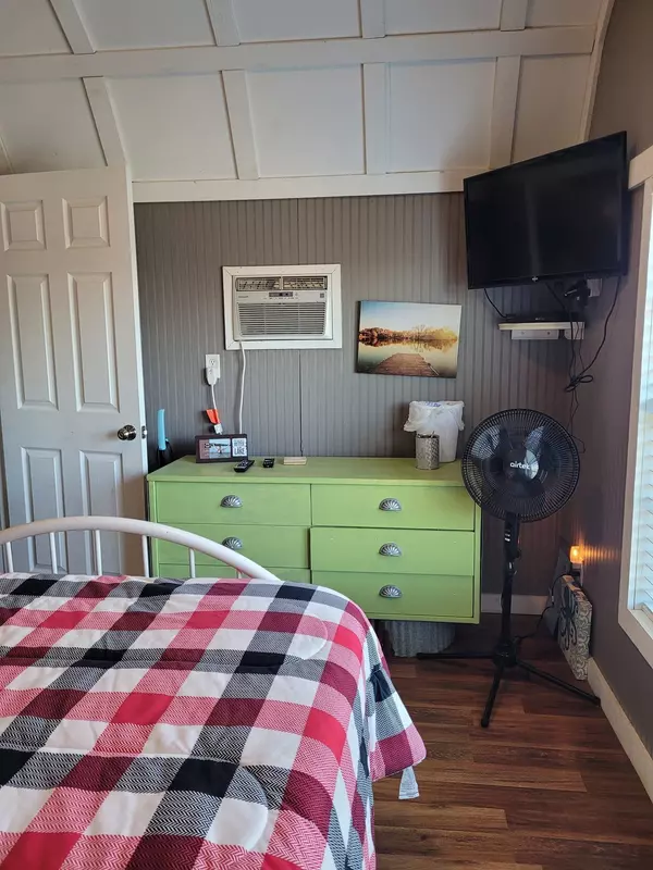 Toronto, KS 66777,264 Lakeshore Rd