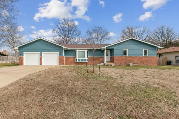 1962 N Country Club Rd, El Dorado, KS 67042