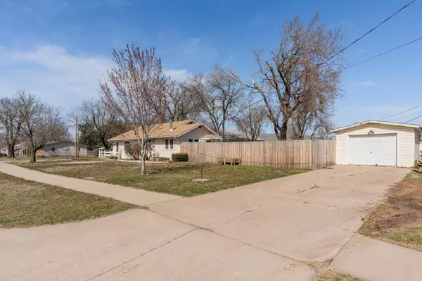 Wellington, KS 67152,905 E 9th