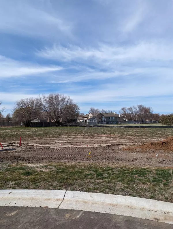 832 N Cedar Downs Cir,  Wichita,  KS 67212