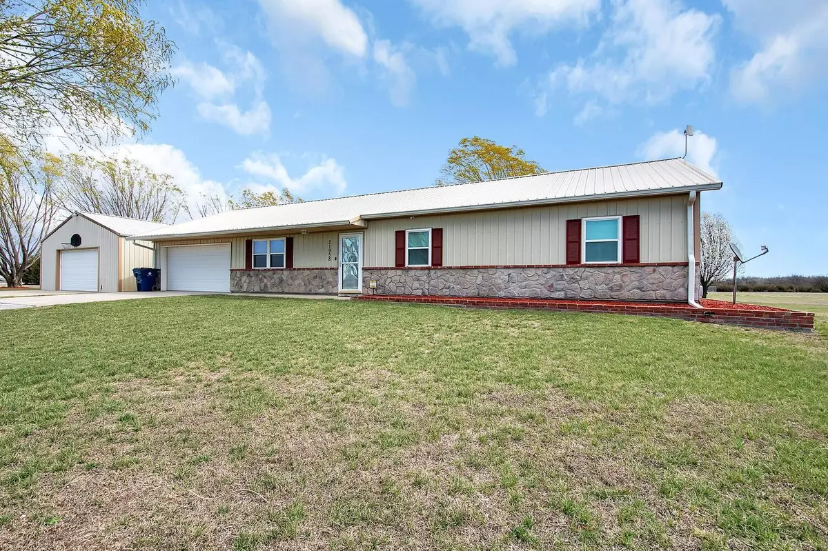 Douglass, KS 67039-8311,21958 SW Roberta Ln