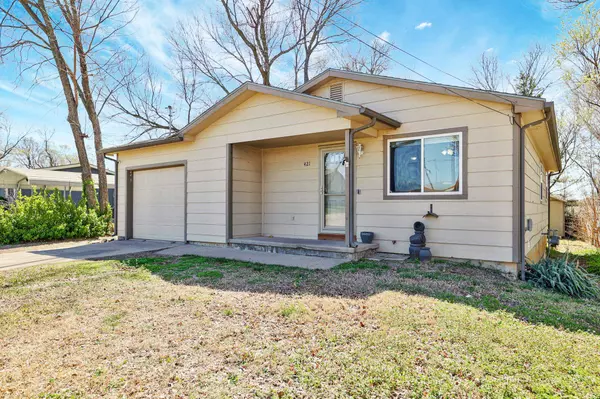 Augusta, KS 67010,421 E 15th Ave