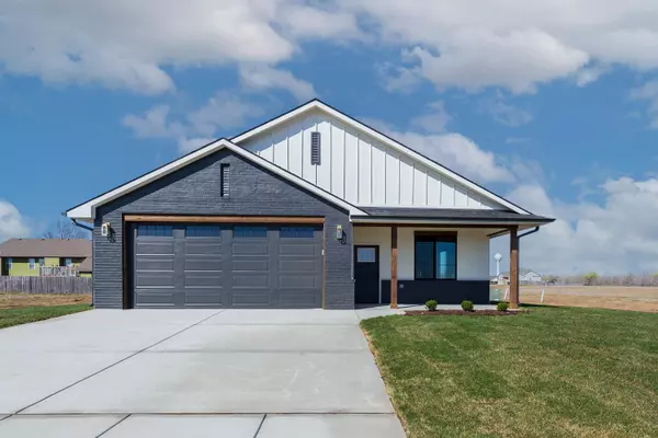 109 N Oxford Ave, Bentley, KS 67016