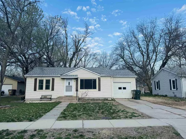 417 N Weaver St, Hesston, KS 67062