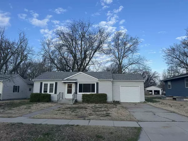 421 N Weaver St, Hesston, KS 67062