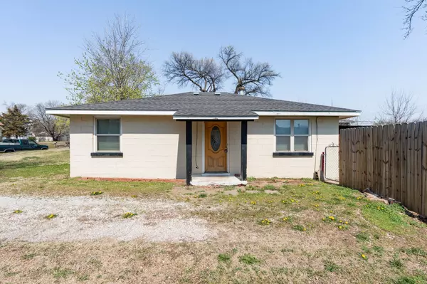 615 N Blaine, Wellington, KS 67152