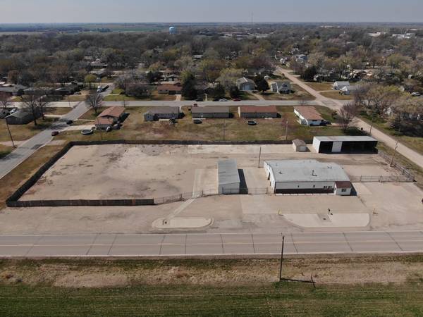 703 Mcnair St, Halstead, KS 67056