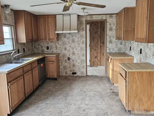 Kiowa, KS 67070,305 S 11th